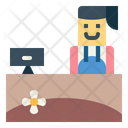 پیش‌نمایش فایل cashier-7079383 از پک گل‌فروشی