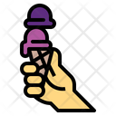 پیش‌نمایش فایل holding-ice-cream-cone-7119860 از پک بستنی