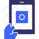 پیش‌نمایش فایل hand-with-a-tablet-for-online-applications-10385773 از پک شغل منصسرگرم‌کنندهه