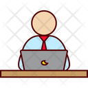 پیش‌نمایش فایل working-on-laptop-2546034 از پک مرد اجرایی