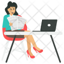 پیش‌نمایش فایل businesswoman-reading-newspaper از پک افراد کسب و کار