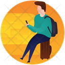 پیش‌نمایش فایل man-using-phone-1 از پک سفر و تعطیلات