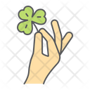 پیش‌نمایش فایل holding-flower-3231058 از پک روز ست.پاتریکس
