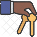 پیش‌نمایش فایل key-holding-5430830 از پک کلیدها و قفل‌ها