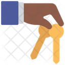 پیش‌نمایش فایل key-holding-5430630 از پک کلیدها و قفل‌ها