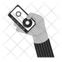 پیش‌نمایش فایل retro-80s-cassette-holding-cartoon-human-hand-10196916 از پک استراحت دهه ۹۰