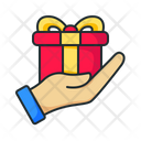 پیش‌نمایش فایل gift-in-hand-4877670 از پک بسته هدیه شماره 1
