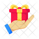 پیش‌نمایش فایل gift-in-hand-4877696 از پک بسته هدیه شماره 1
