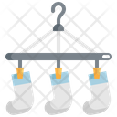 پیش‌نمایش فایل socks-hanger-2484273 از پک رختشویی