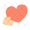 پیش‌نمایش فایل holding-heart-4970593 از پک دست در حال نگه داشتن وسایل