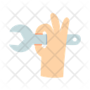 پیش‌نمایش فایل holding-wrench-4970594 از پک دست در حال نگه داشتن وسایل