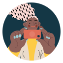 پیش‌نمایش فایل girl-clicking-photo-with-mobile-5588696 از پک آواتارها