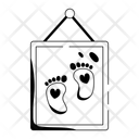 پیش‌نمایش فایل footprint-frame-10439883 از پک خانواده و نوزاد