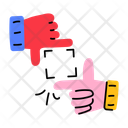 پیش‌نمایش فایل framing-hands-11430323 از پک دست