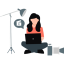 پیش‌نمایش فایل girl-using-laptop-and-editing-video-13114252 از پک تولیدکننده محتوا
