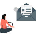 پیش‌نمایش فایل woman-showing-email-notification-13604892 از پک فریلنسری
