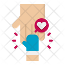 پیش‌نمایش فایل holding-hands-4104760 از پک نوزاد